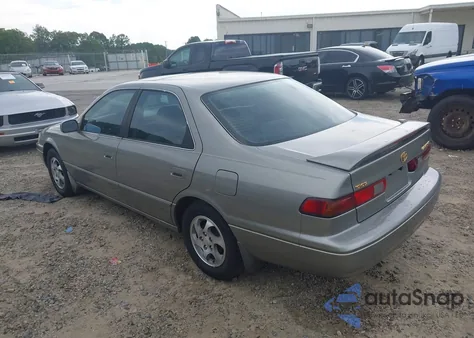 1998 Toyota Camry Le z USA, uszkodzony, nr VIN 4T1BG22K3WU290391